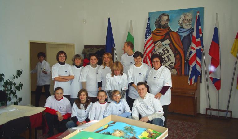 снимка от проект 2006/2009 Сократ/Коменски Училищни партньорства: „Европейски големи книги с приказки и легенди“