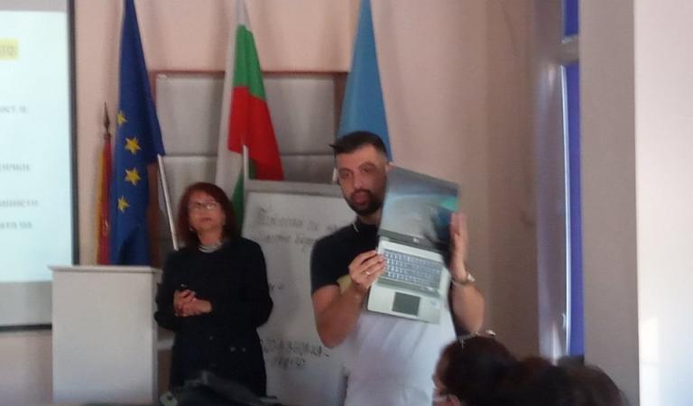 снимка от проект „Усъвършенстване на професионалните умения на учителите чрез работа с Chromebook “ по проект „Пожелай си най-доброто бъдеще!“ 2020-1-BG01-KA-101-078130, програма „Еразъм+“, КД1