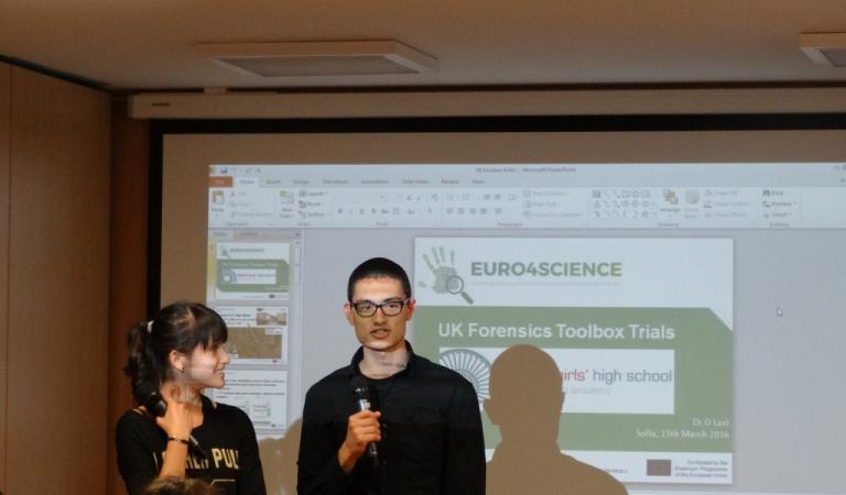 снимка от проект 2014/2016 „Еразъм +“ Ключова дейност 2: “Euro4Science : Използване на методите на криминологията и криминалистика, с цел да се засили интереса на младите хора към науката и да се стимулира междупредметния подход в Европейските училища”