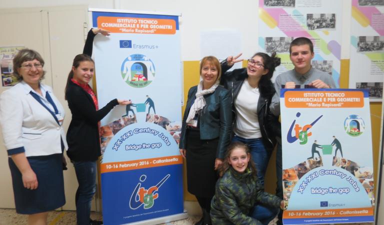 снимка от проект 2013/2015 Коменски Многостранни училищни партньорства: „Colour My World“